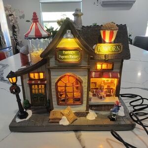 Rare 2018 Carole Towne Collection Patrick’s Popcorn Factory -